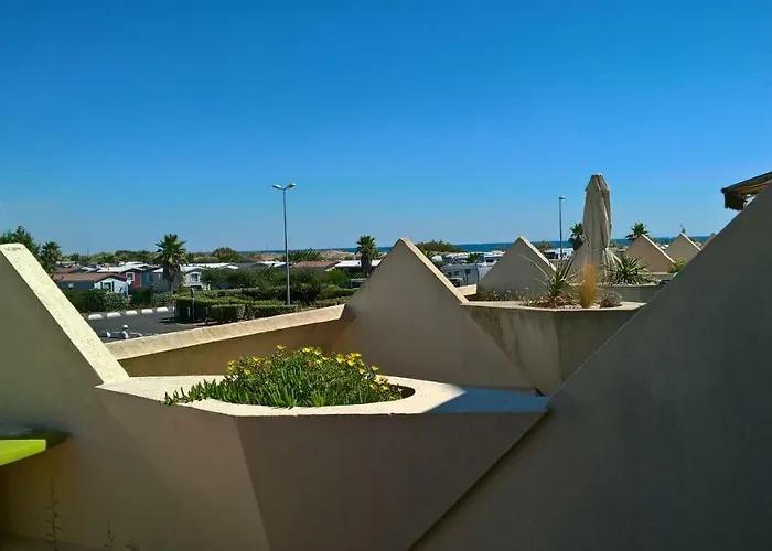 Heliopolis Village Naturiste 아파트 아그